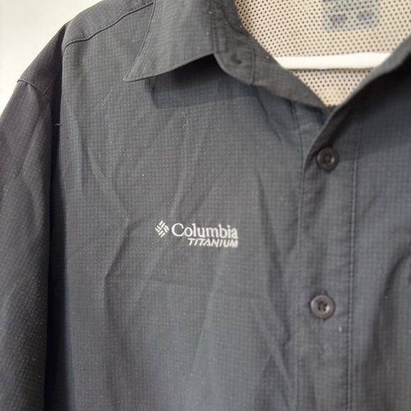 Columbia Titanium Black Performance Polo - Fits Men’s XL - Picture 2 of 5